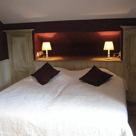 De La Poste Амуар